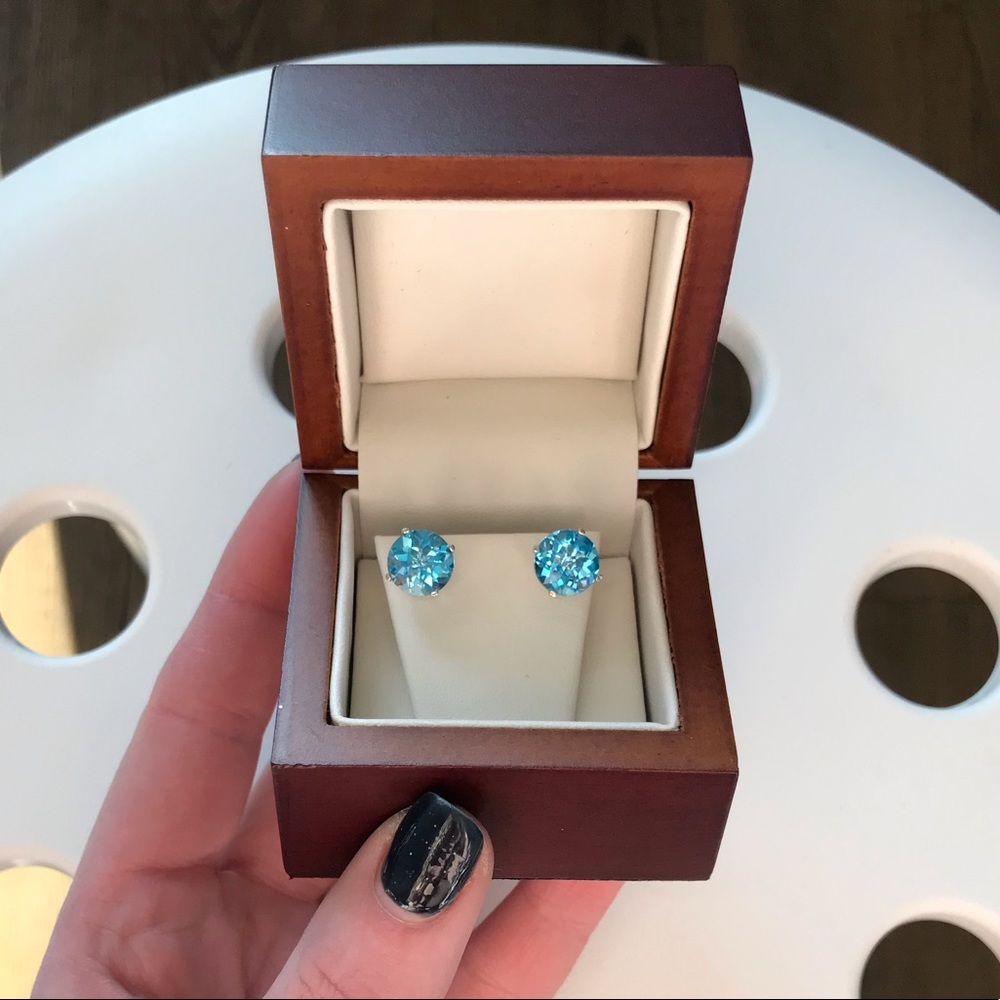 **NWOT 14k White Gold & Blue Topaz Earrings (9mm)
